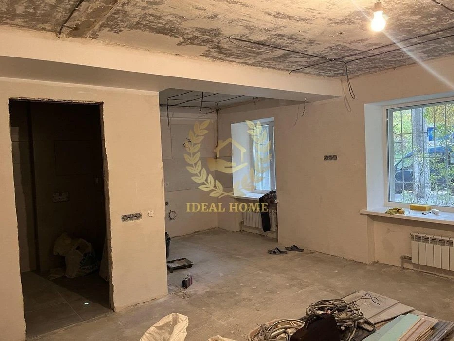 Продаж 3-к квартири з окремим входом, біля метро Сирець. Мож