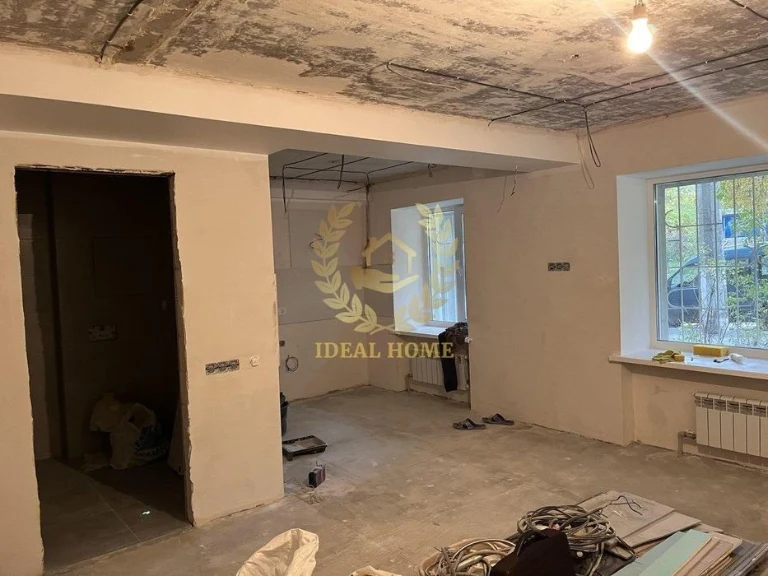 Продаж 3-к квартири з окремим входом, біля метро Сирець. Мож