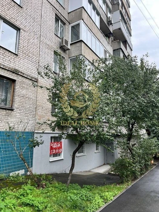 Продаж 3-к квартири з окремим входом, біля метро Сирець. Мож