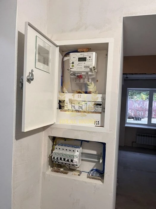 Продаж 3-к квартири з окремим входом, біля метро Сирець. Мож
