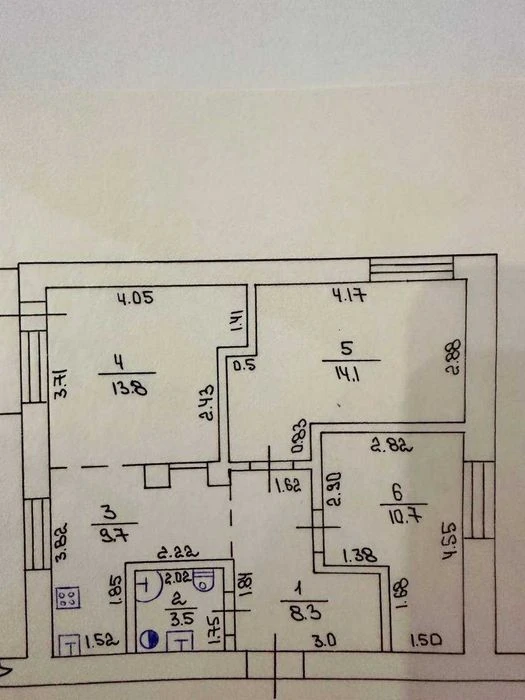 Selling a 3-room Stalin-era apartment with autonomous parking, Gosprom Prav Center