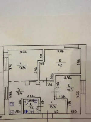 Selling a 3-room Stalin-era apartment with autonomous parking, Gosprom Prav Center