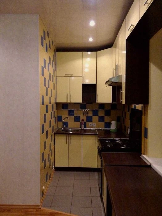 Selling a 3-room Stalin-era apartment with autonomous parking, Gosprom Prav Center