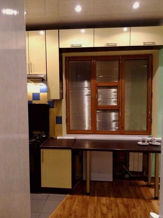 Selling a 3-room Stalin-era apartment with autonomous parking, Gosprom Prav Center