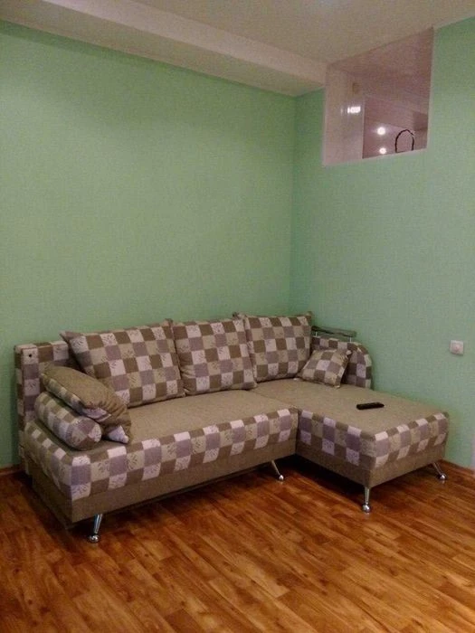 Selling a 3-room Stalin-era apartment with autonomous parking, Gosprom Prav Center