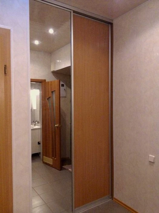 Selling a 3-room Stalin-era apartment with autonomous parking, Gosprom Prav Center