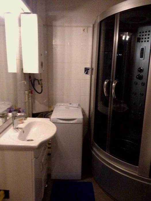 Selling a 3-room Stalin-era apartment with autonomous parking, Gosprom Prav Center