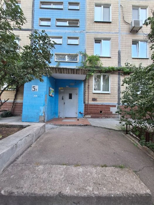 Продам 2ух ком Жм Покровский Коммунар 5п правый берег г.Днеп