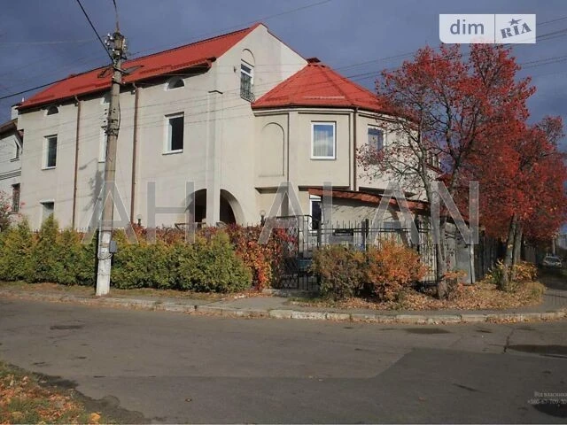 Продаж 3 поверхового будинку з ділянкою на 6 соток, 955 кв.