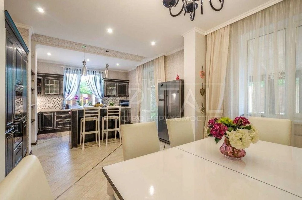 Продаж 2-поверхового будинку, загальною площею 245м2 м. Київ