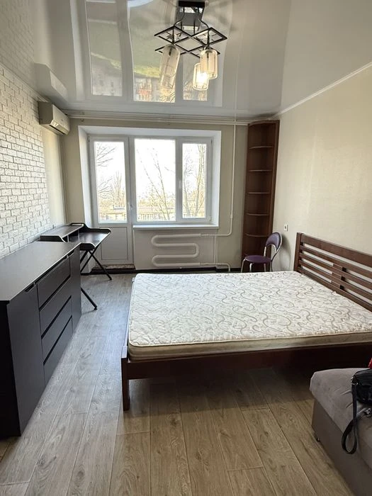 Продам квартиру на Заболотного у гарному стані, з меблями #