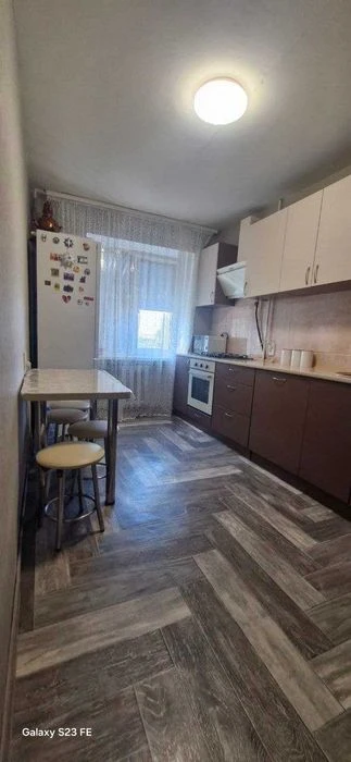 ПРОДАЖА 3-комнатной квартиры на среднем этаже