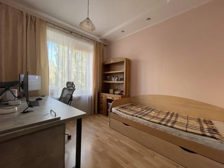 Продам 2-кімнатну квартиру, проспект Берестейський (Перемоги