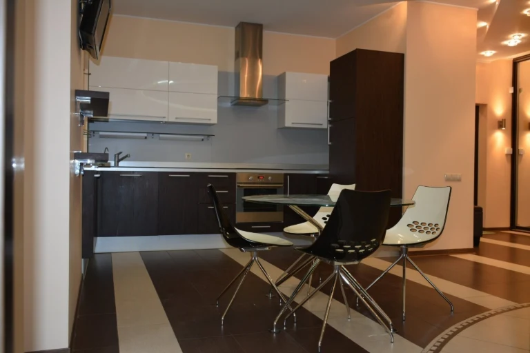 Оренда 3-кімнатної квартири 130 м², Євгена Коновальця вул.,