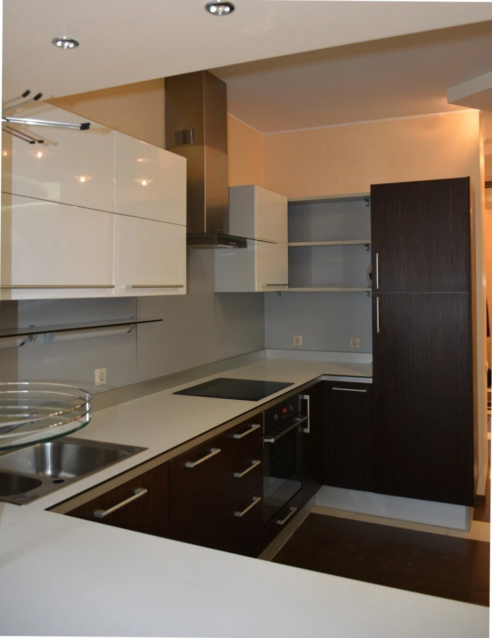 Оренда 3-кімнатної квартири 130 м², Євгена Коновальця вул.,