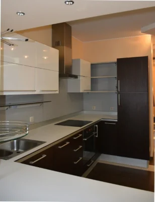 Оренда 3-кімнатної квартири 130 м², Євгена Коновальця вул.,