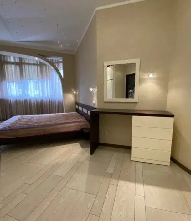 Оренда 3-кімнатної квартири 130 м², Євгена Коновальця вул.,