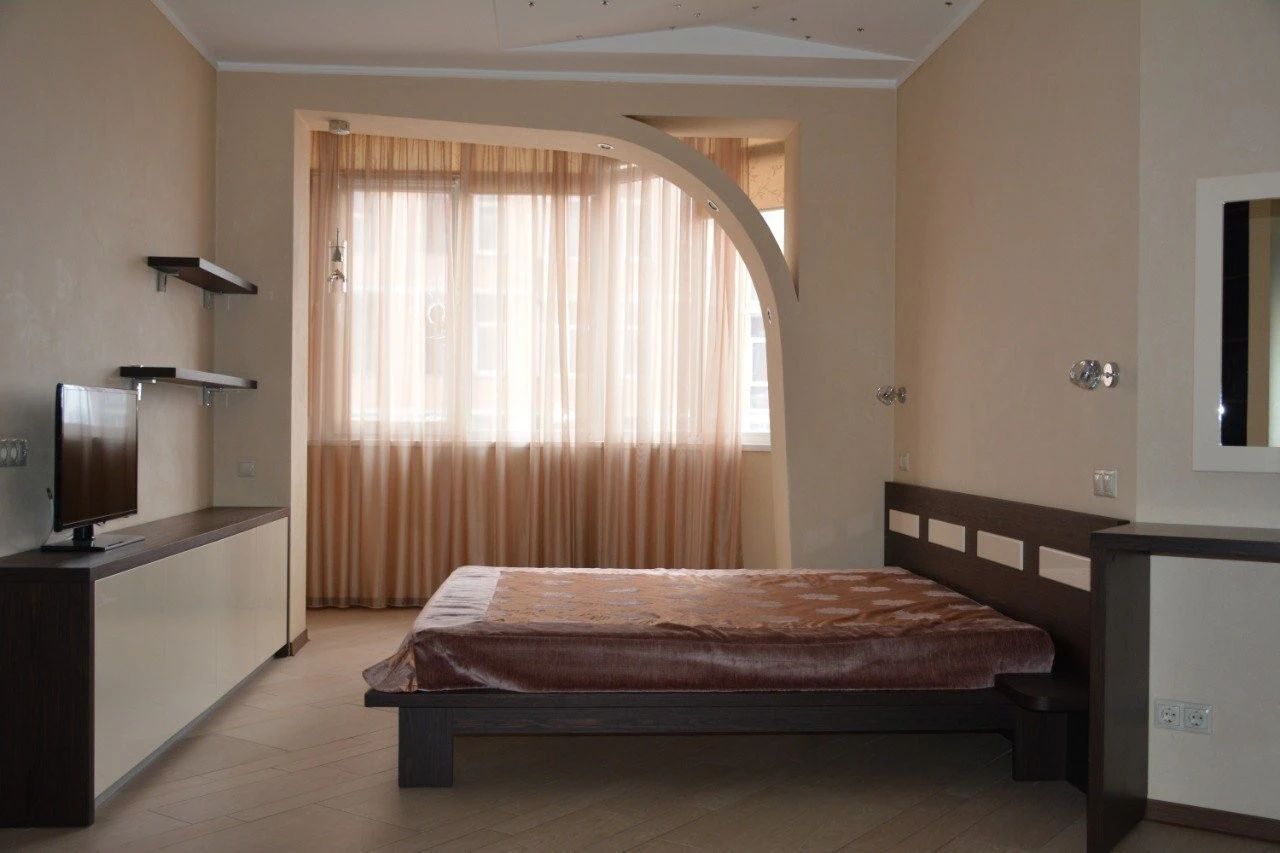 Оренда 3-кімнатної квартири 130 м², Євгена Коновальця вул.,