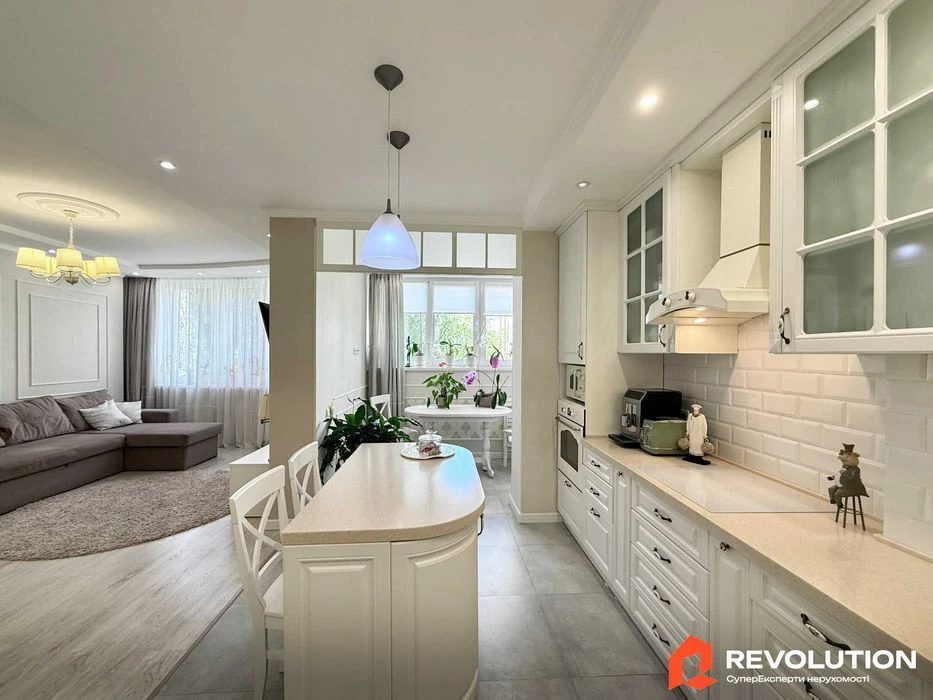 Без комісії. Продаж 3к квартири 106м2, вул.Ревуцького, 7В Да
