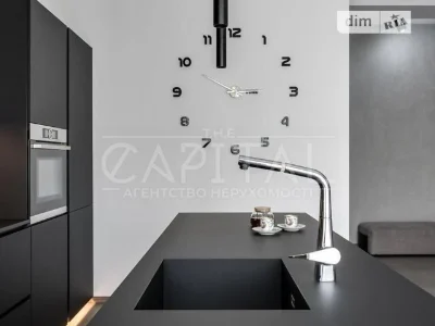 Sale of a 3-room apartment of 180 sq. m. on Knyazya Volodymyra Monoma Street