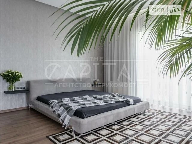 Sale of a 3-room apartment of 180 sq. m. on Knyazya Volodymyra Monoma Street