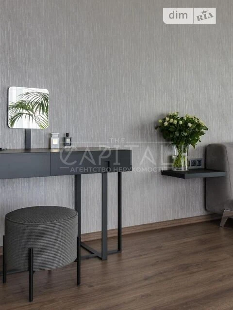Sale of a 3-room apartment of 180 sq. m. on Knyazya Volodymyra Monoma Street