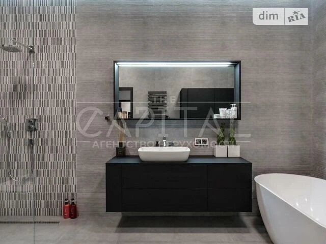Sale of a 3-room apartment of 180 sq. m. on Knyazya Volodymyra Monoma Street