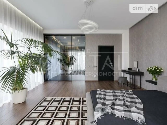 Sale of a 3-room apartment of 180 sq. m. on Knyazya Volodymyra Monoma Street