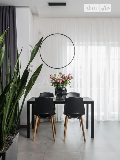 Sale of a 3-room apartment of 180 sq. m. on Knyazya Volodymyra Monoma Street
