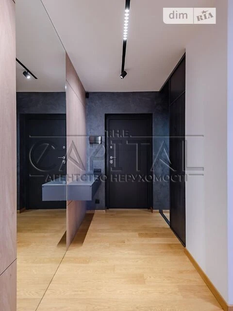 Sale of a 5-room apartment of 158 sq. m. on Mytropolyta Vasylya Lypk Street