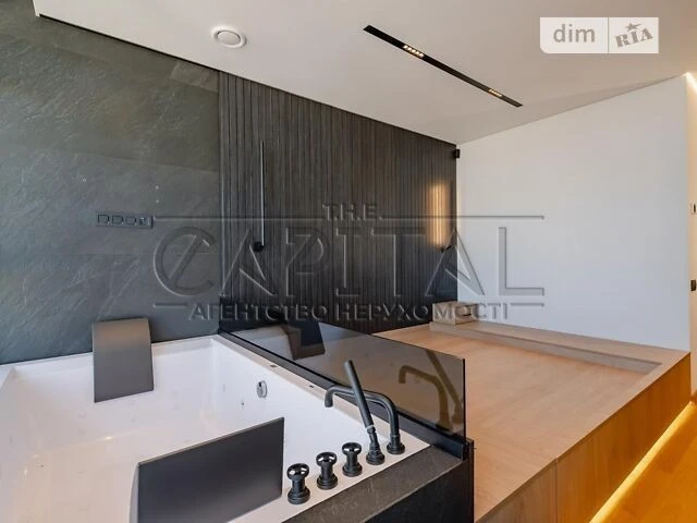 Sale of a 5-room apartment of 158 sq. m. on Mytropolyta Vasylya Lypk Street