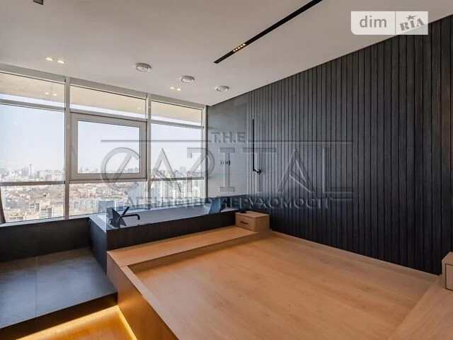 Sale of a 5-room apartment of 158 sq. m. on Mytropolyta Vasylya Lypk Street