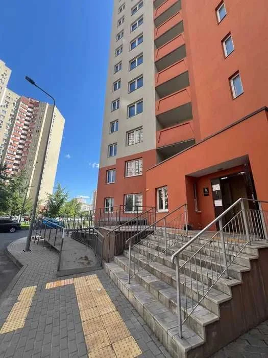 Продаж 1 кімн Милославська 18 , Генератор, право власності