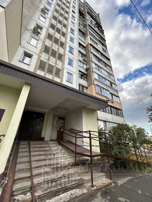 продаж 2 кімнатної квартири Деснянський р-н, вул. Бальзака