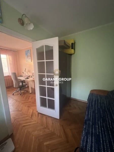 Продається двокімнатна квартира біля парку Марка Твена