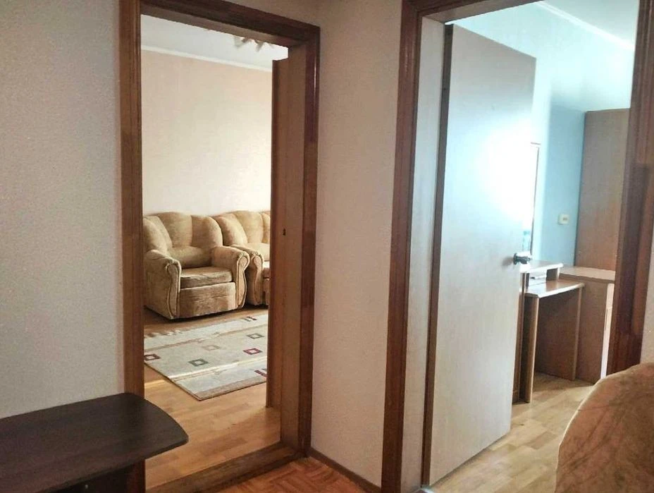 Сдам большую (96кв. м. ) 3-комнатную квартиру в центре Оболо