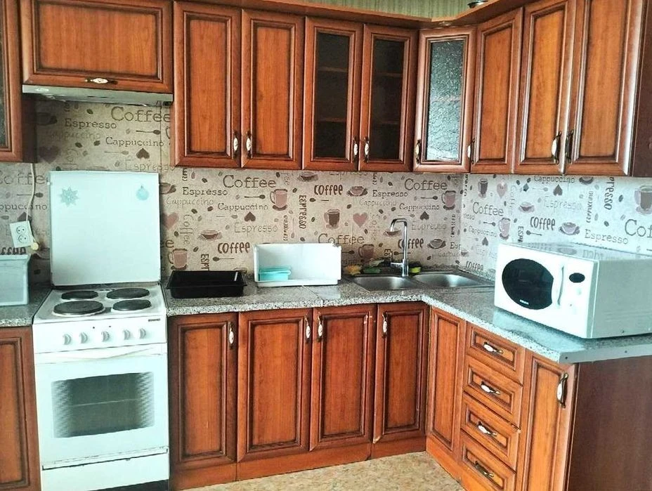 Сдам большую (96кв. м. ) 3-комнатную квартиру в центре Оболо