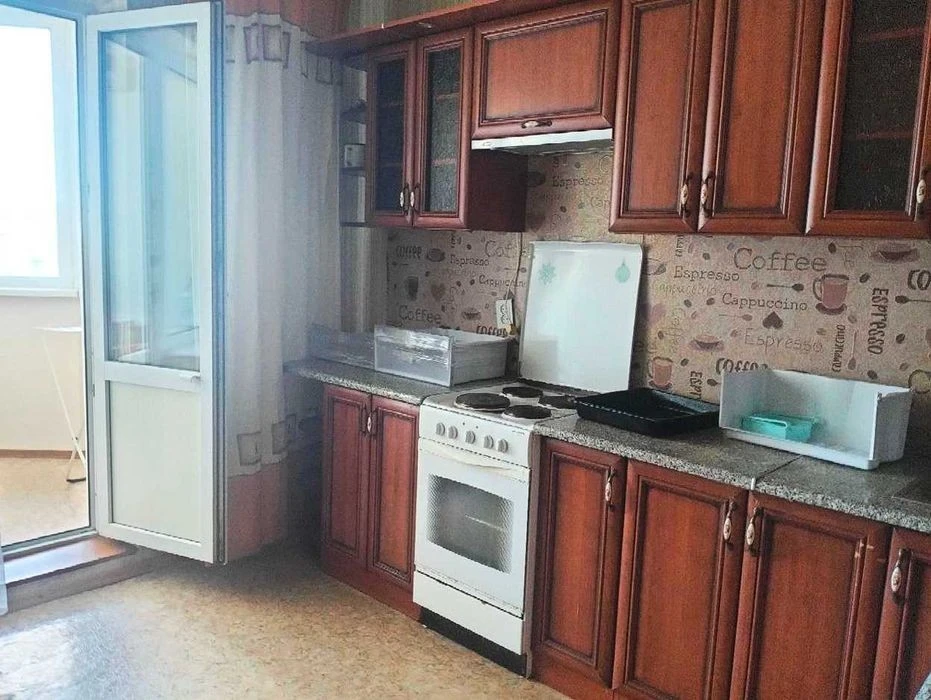 Сдам большую (96кв. м. ) 3-комнатную квартиру в центре Оболо