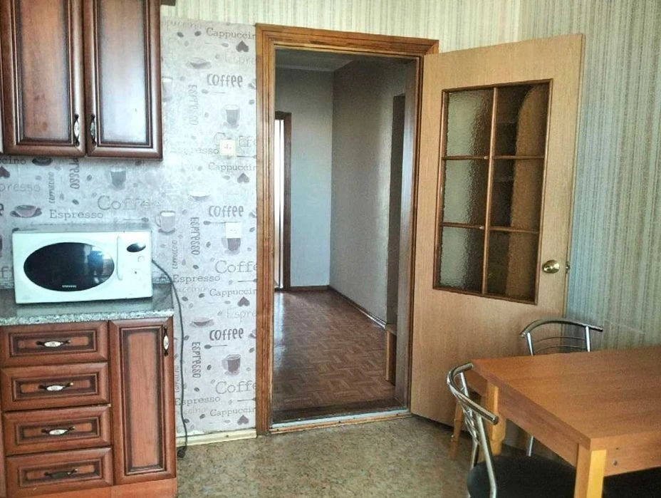 Сдам большую (96кв. м. ) 3-комнатную квартиру в центре Оболо