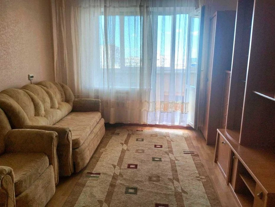 Сдам большую (96кв. м. ) 3-комнатную квартиру в центре Оболо