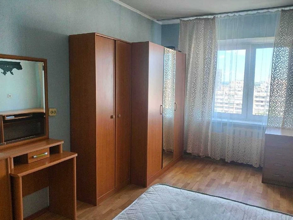 Сдам большую (96кв. м. ) 3-комнатную квартиру в центре Оболо