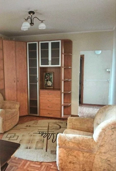 Сдам большую (96кв. м. ) 3-комнатную квартиру в центре Оболо