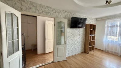 Cozy 1-room apartment for sale on Dniprovski Porogi Street