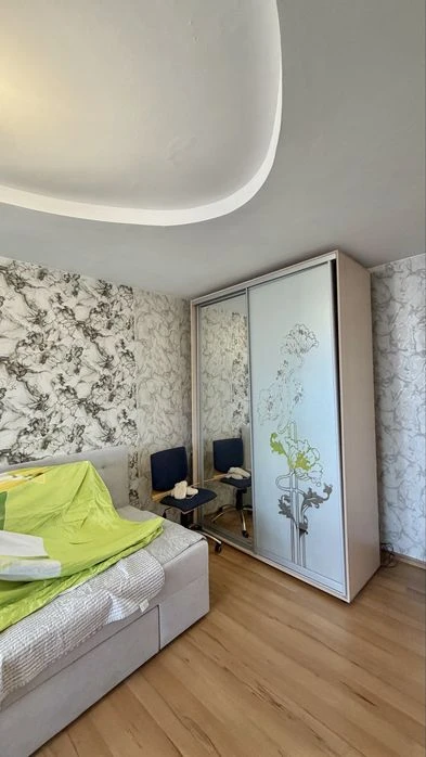 Cozy 1-room apartment for sale on Dniprovski Porogi Street