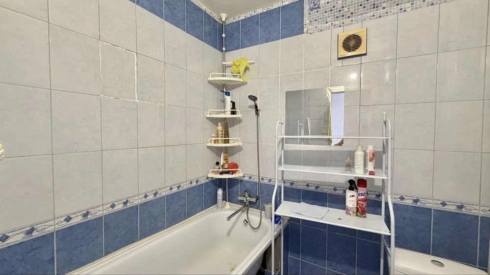Cozy 1-room apartment for sale on Dniprovski Porogi Street