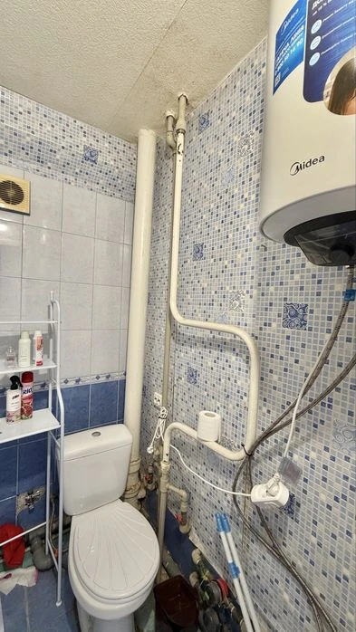 Cozy 1-room apartment for sale on Dniprovski Porogi Street