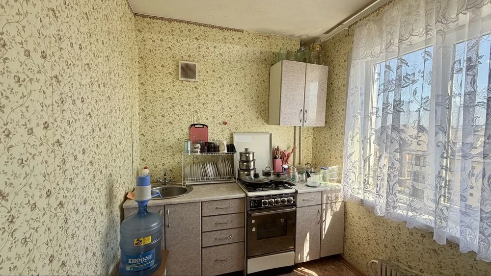 Cozy 1-room apartment for sale on Dniprovski Porogi Street