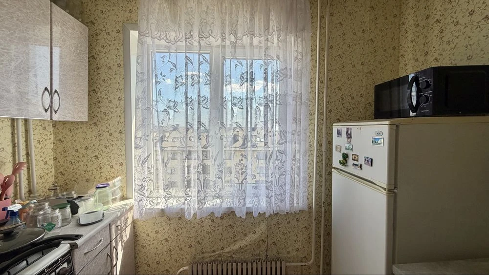 Cozy 1-room apartment for sale on Dniprovski Porogi Street