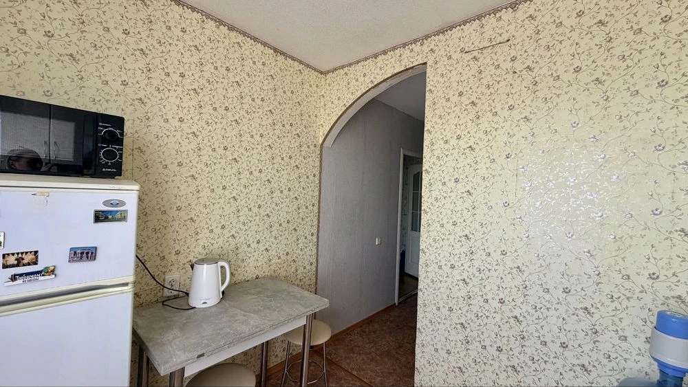Cozy 1-room apartment for sale on Dniprovski Porogi Street