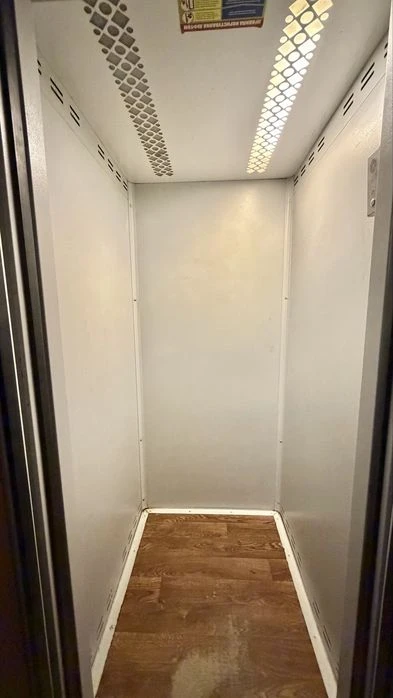 Cozy 1-room apartment for sale on Dniprovski Porogi Street